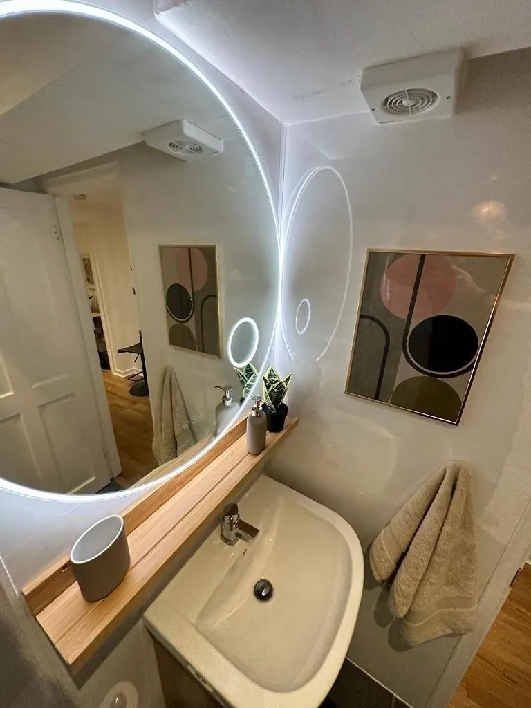 Town Centre Apartment With Hot Tub Cheltenham