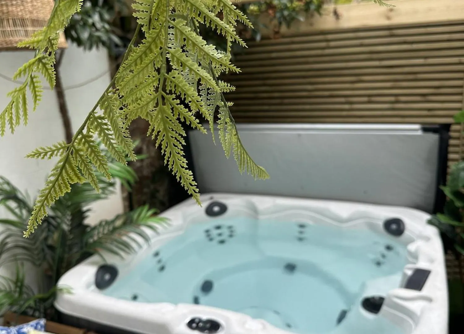 Town Centre Apartment With Hot Tub Cheltenham