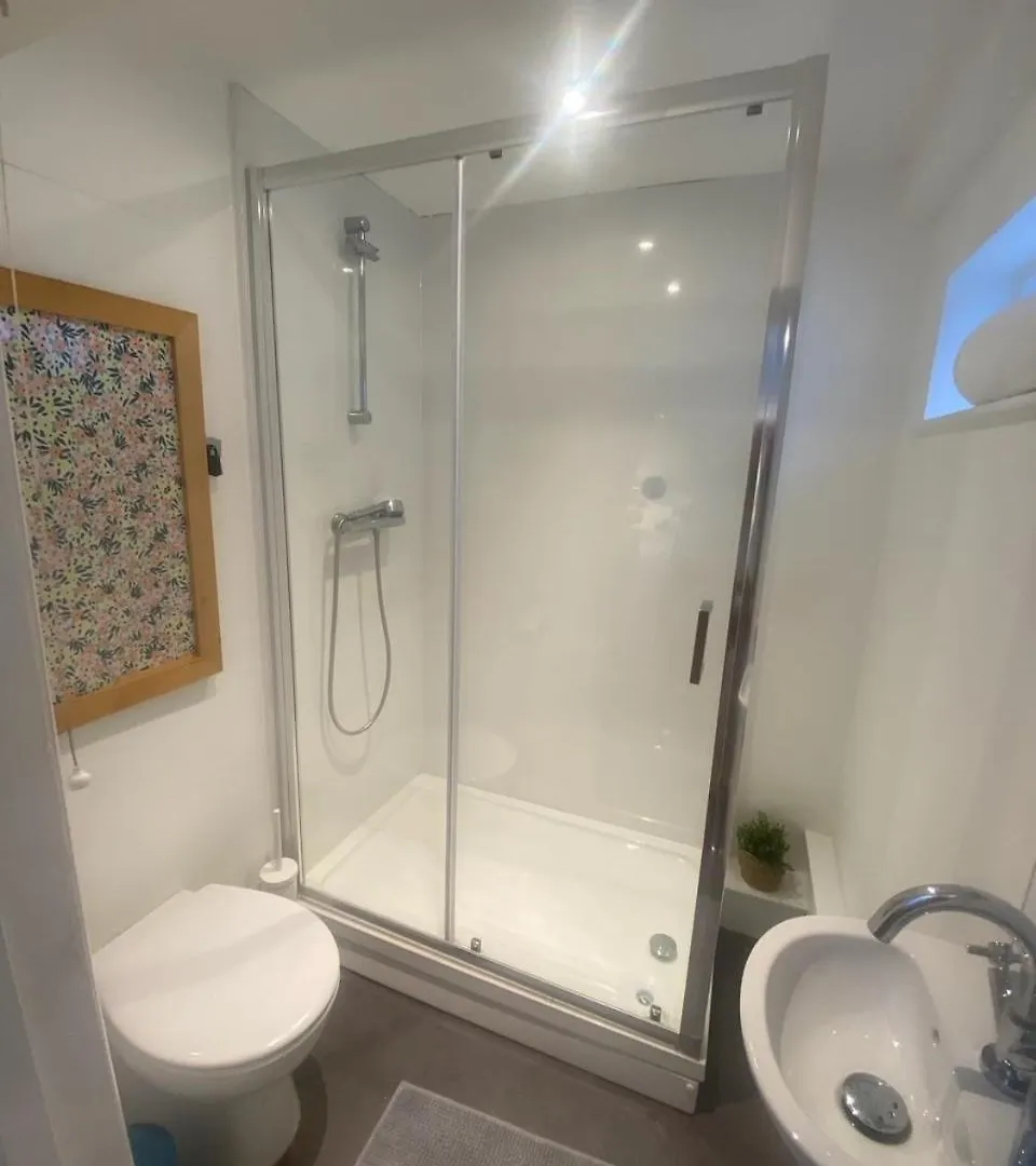 Town Centre Apartment With Hot Tub Cheltenham 0*,  United Kingdom