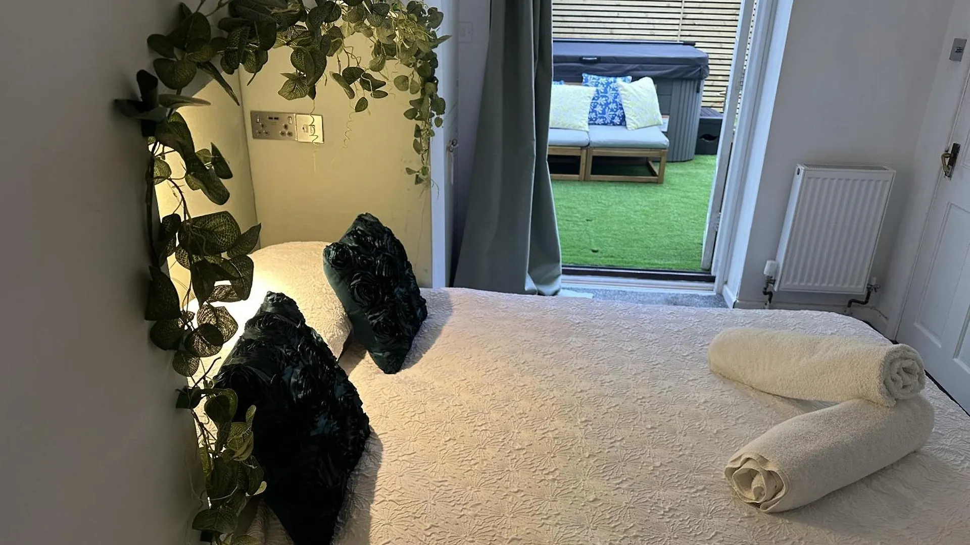 Town Centre Apartment With Hot Tub Cheltenham
