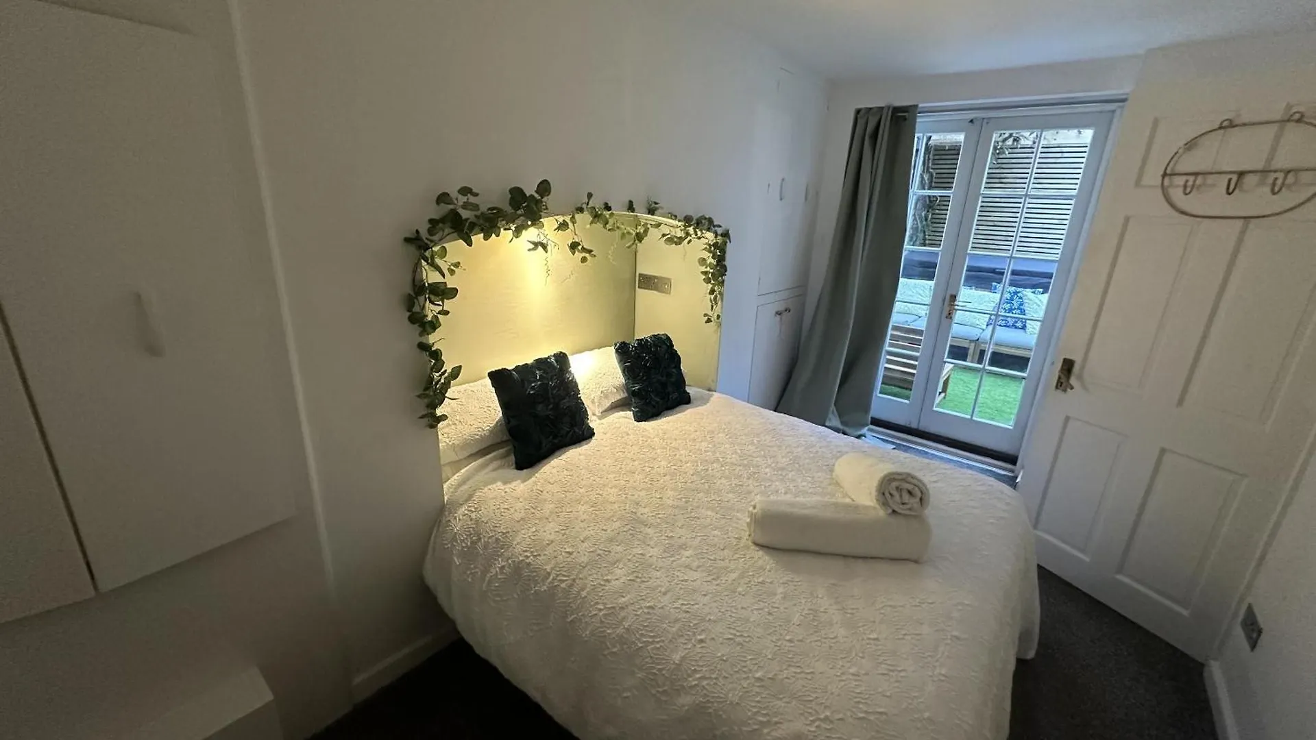 Town Centre Apartment With Hot Tub Cheltenham 0*,  United Kingdom