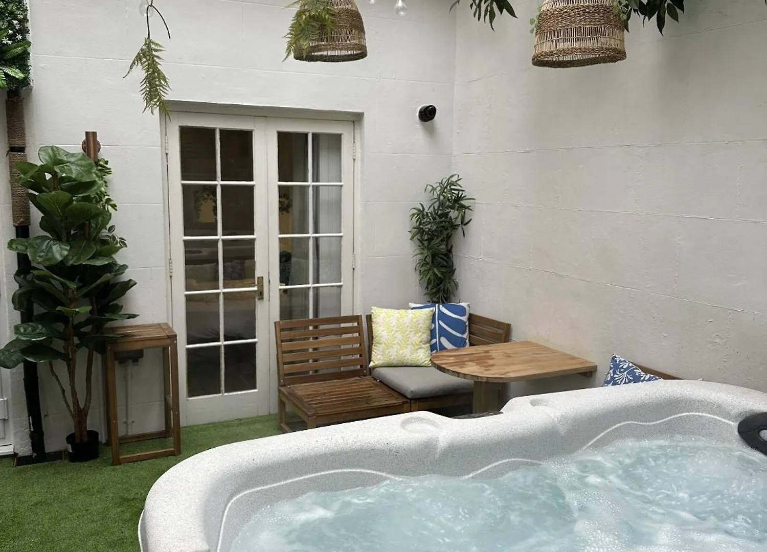 Town Centre Apartment With Hot Tub Cheltenham